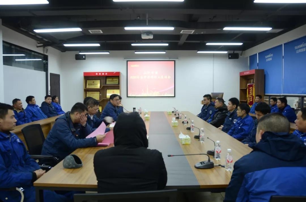 召开春节困难职工座谈会