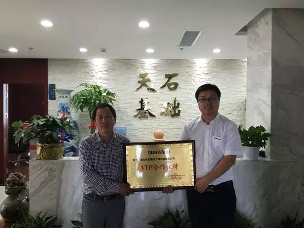 一路相随，伴他功成名就