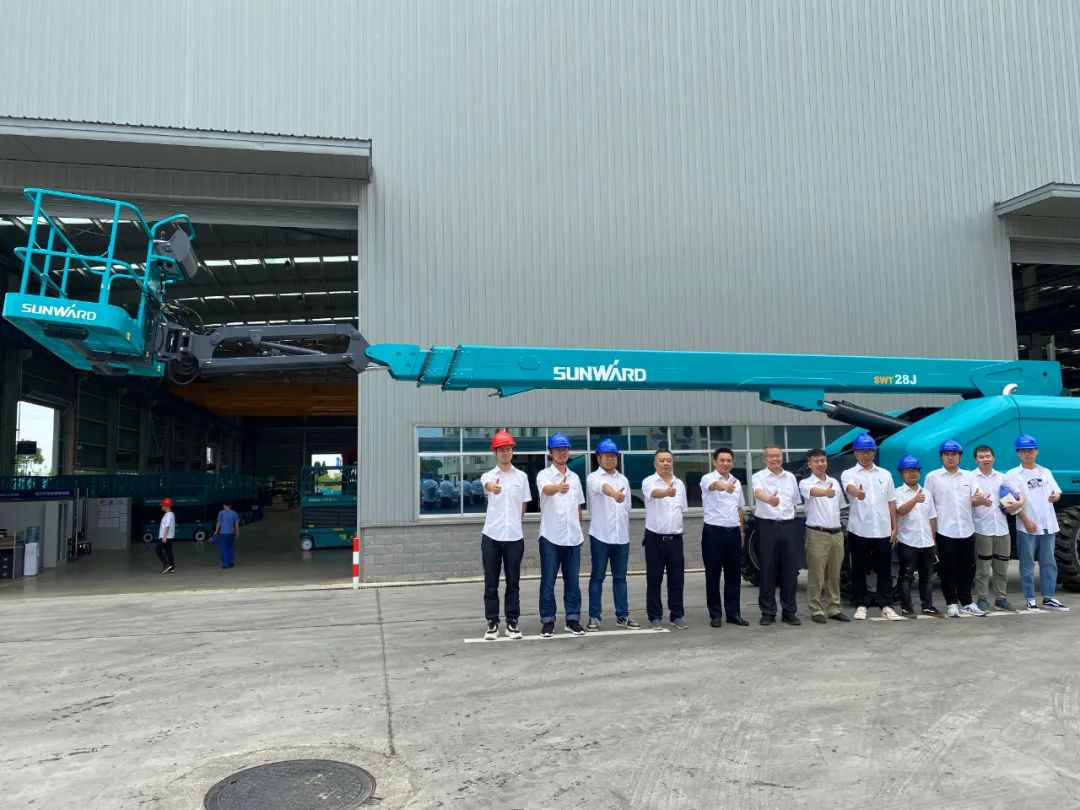 首款直臂式高空作业平台顺利通过评审