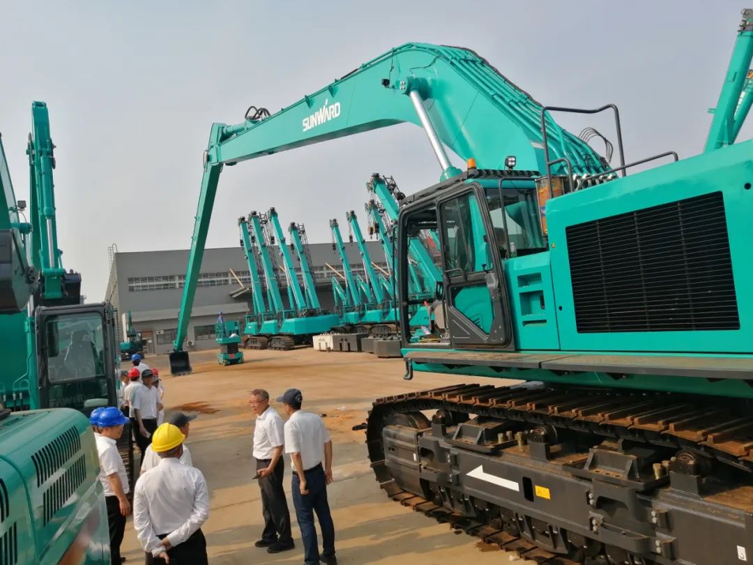 挖深全球第一！加长臂液压挖掘机SWE950ELR出口南美