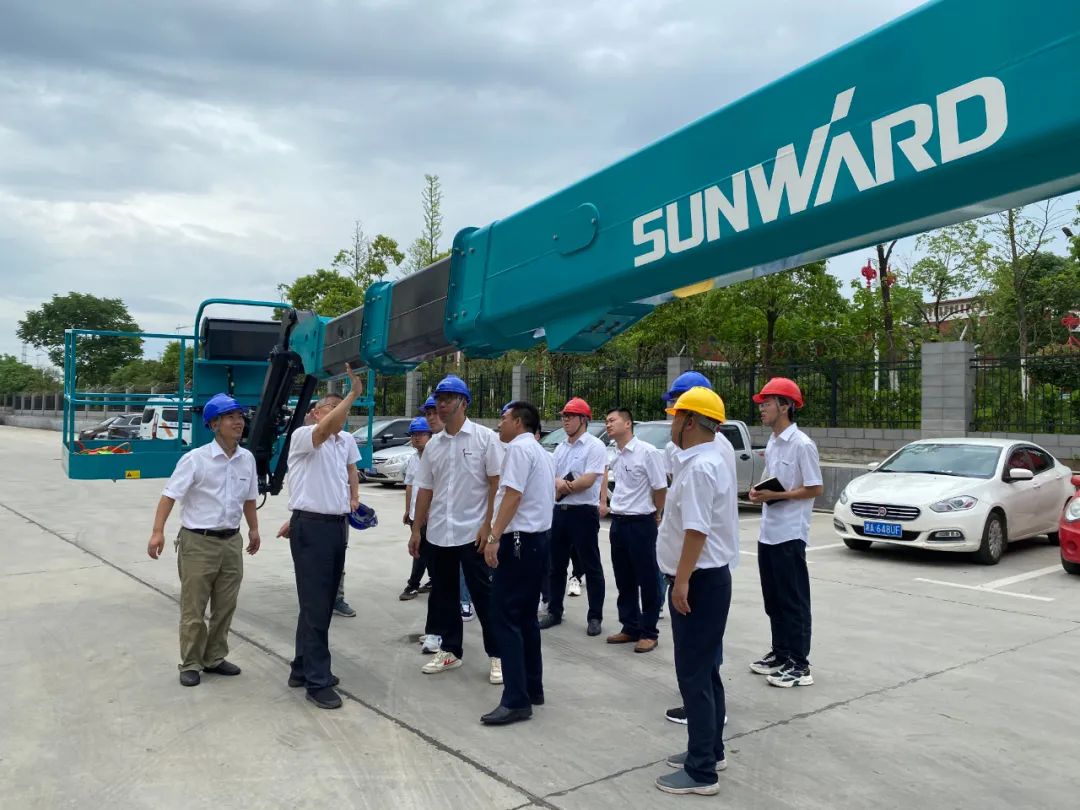 首款直臂式高空作业平台顺利通过评审