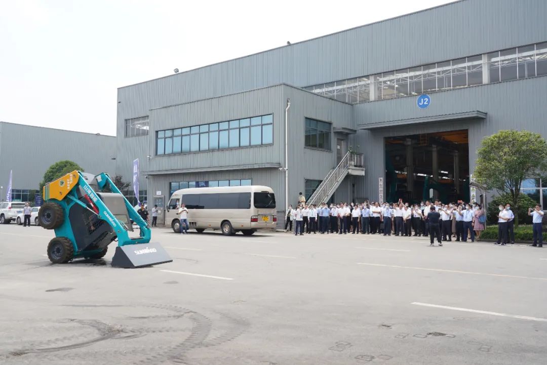 全国战略性新兴产业集群建设考察团调研