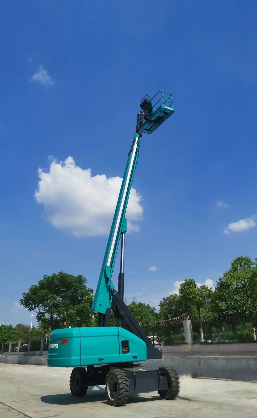 首款直臂式高空作业平台顺利通过评审