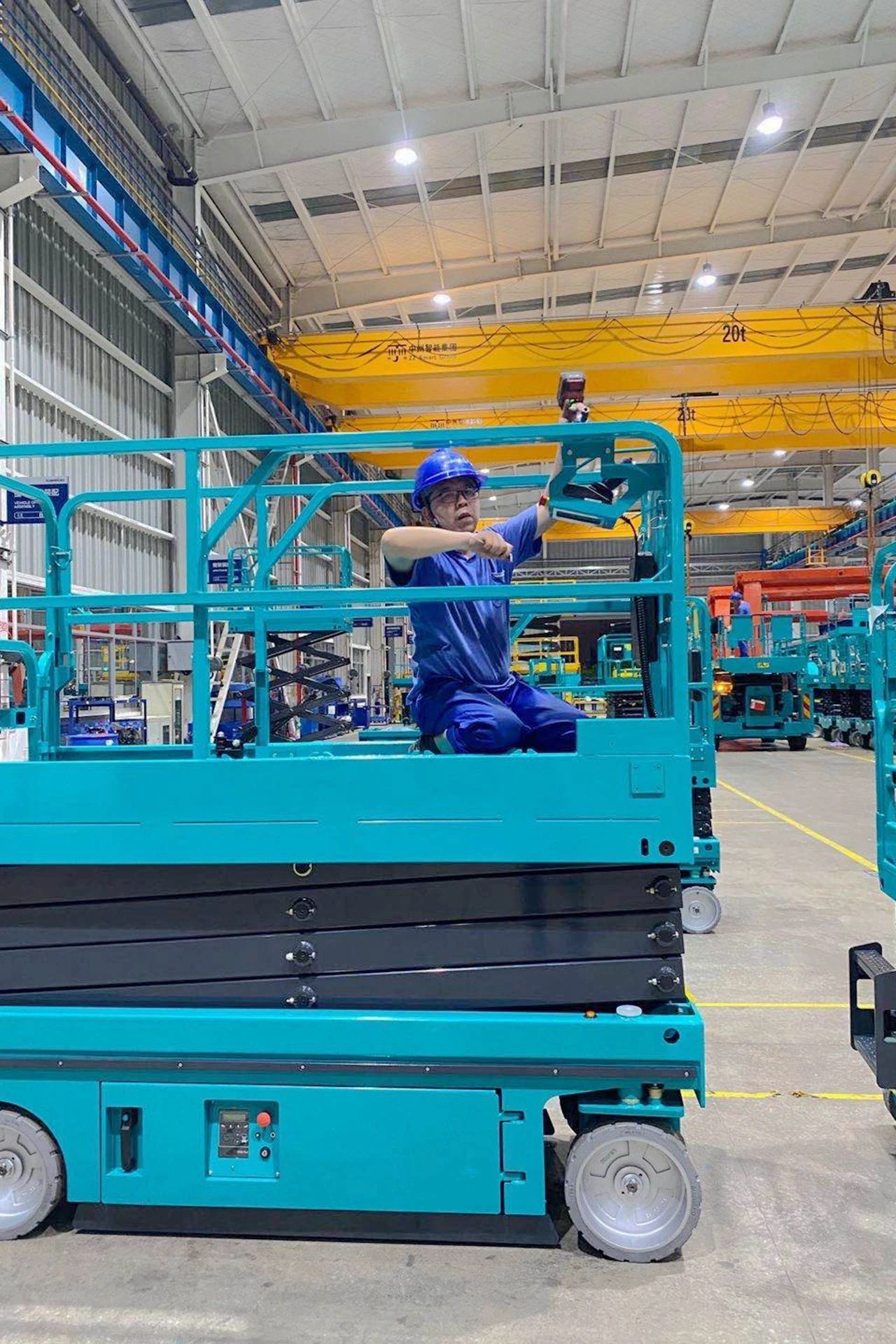 “蓝精灵”们在平凡岗位的坚守与奉献