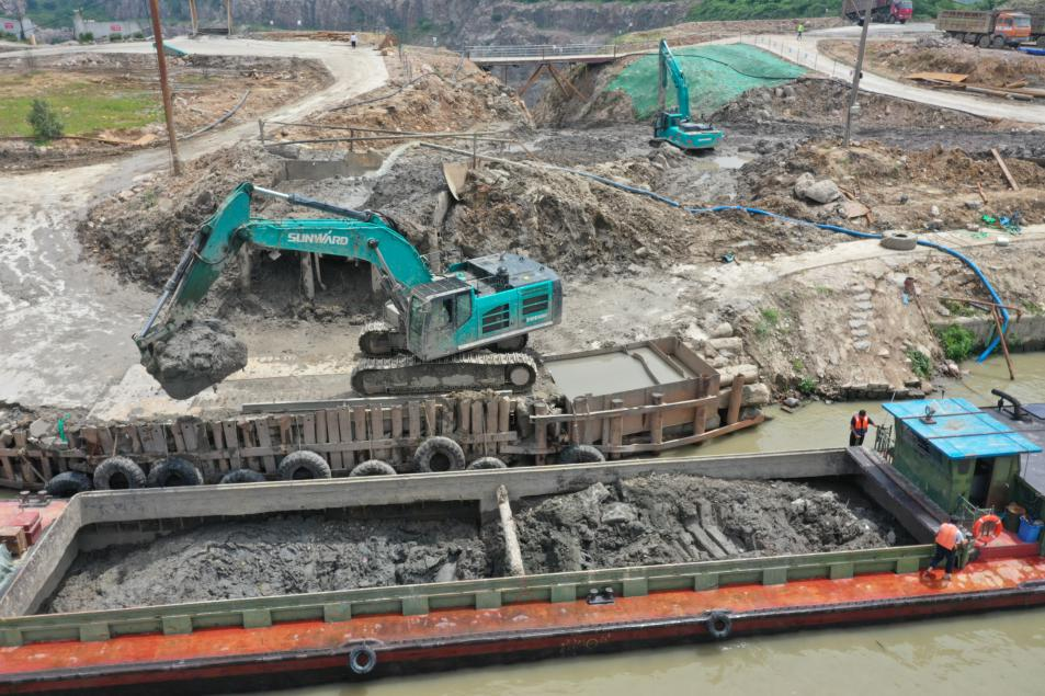 初心源地，挖掘机实力大显 | 百年风华筑锦绣山河（1）