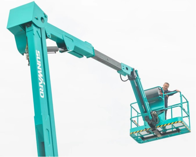 匠心打造！曲臂式高空作业平台正式投放市场