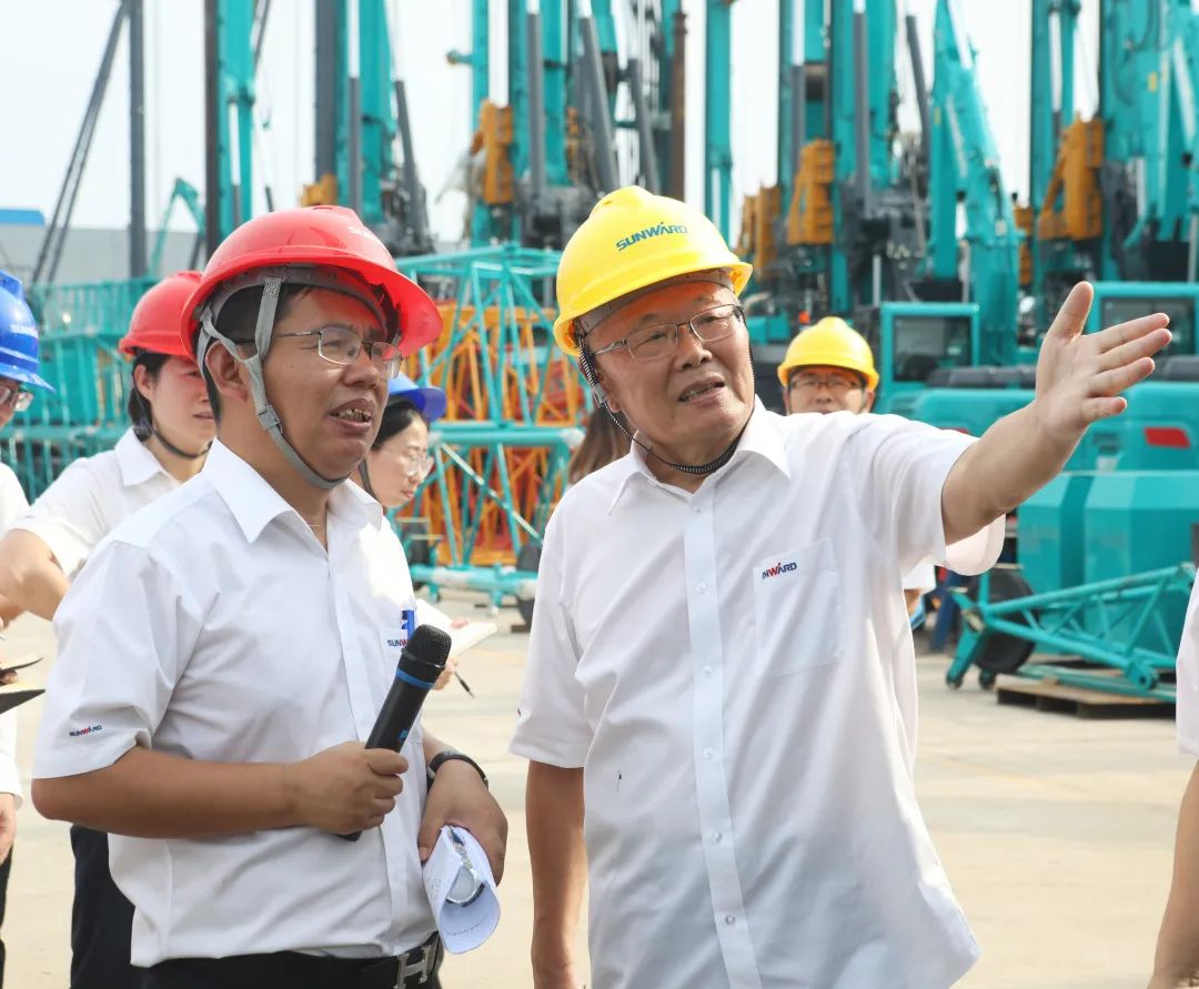 双鹰翱翔，“E”往无前！——新一代E系列起重机下线！