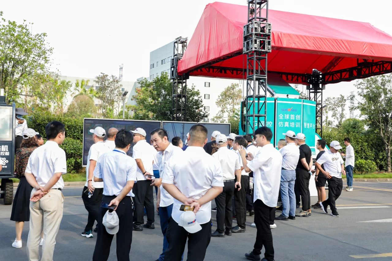 逛展超热闹！成果展示会高能名场面来袭