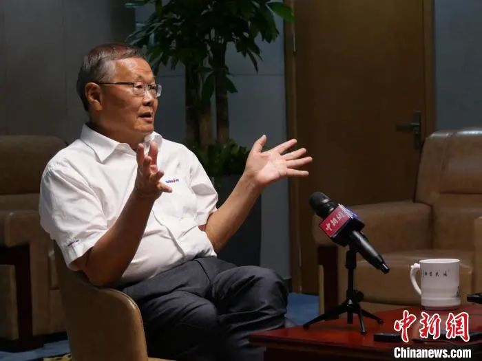 媒体聚焦 | 中新社专访——创始人何清华：向着太阳奔跑的筑梦人