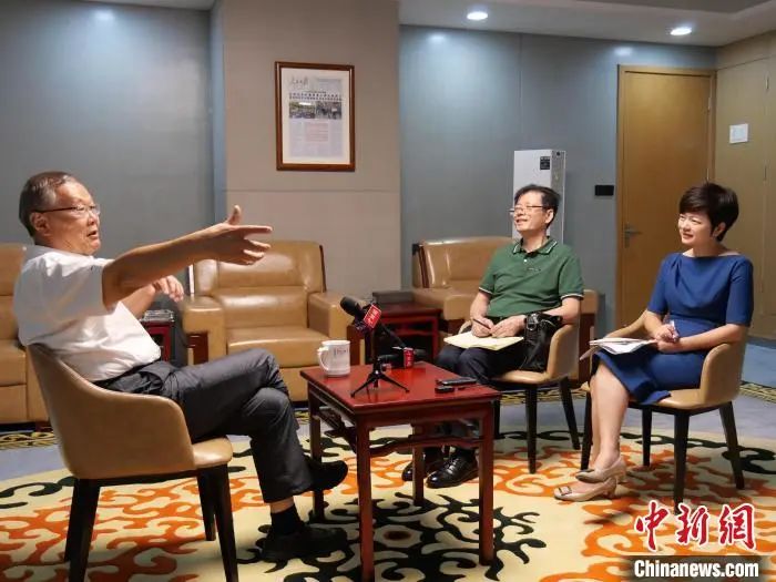 媒体聚焦 | 中新社专访——创始人何清华：向着太阳奔跑的筑梦人