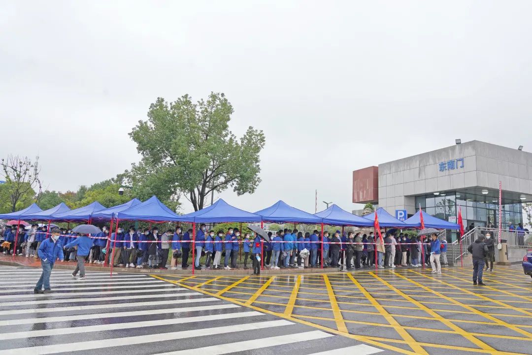 采样完成率近100%！第一时间开展全员核酸检测，保障安全生产