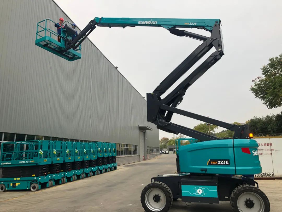 同级别作业高度最高！首款自主研发电动臂式高空作业平台下线