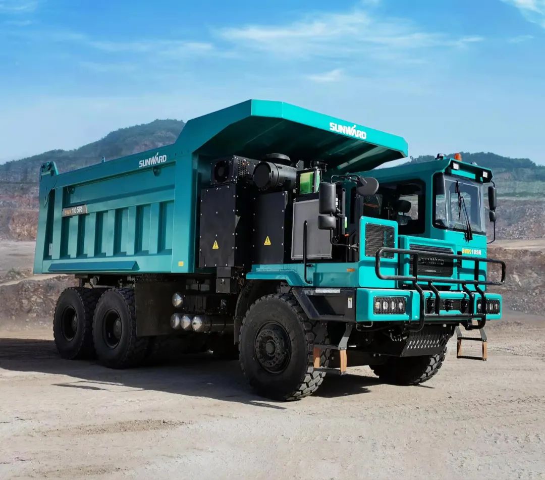 新能源，长续航！首台LNG增程式宽体矿卡下线交付