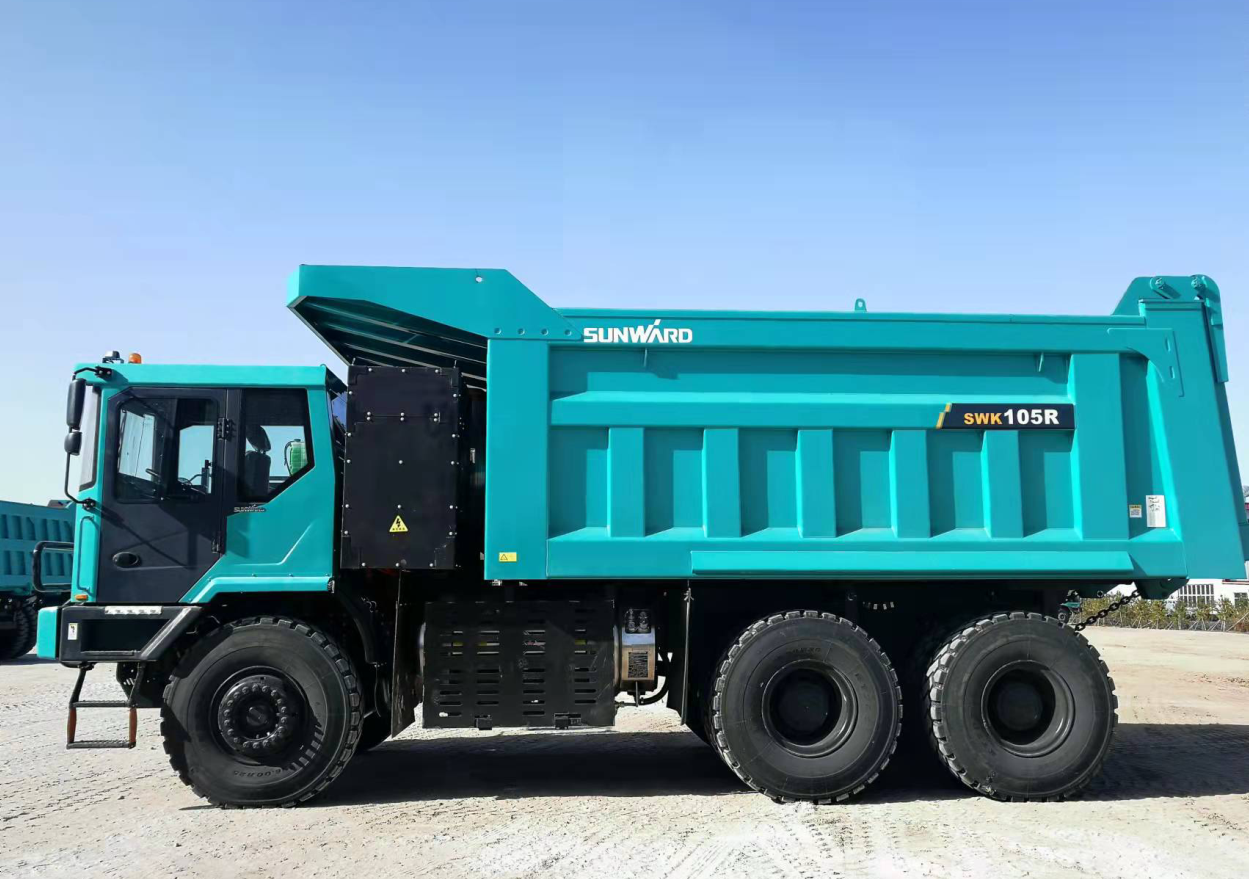 新能源，长续航！首台LNG增程式宽体矿卡下线交付