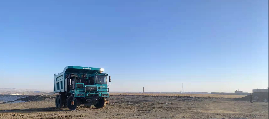 新能源，长续航！首台LNG增程式宽体矿卡下线交付