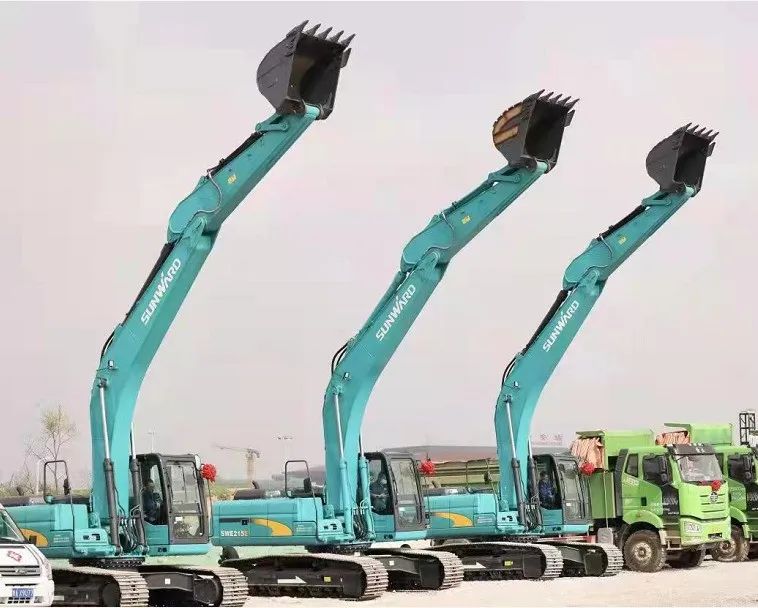 挖掘机亮相贵阳大数据科创城项目开工仪式