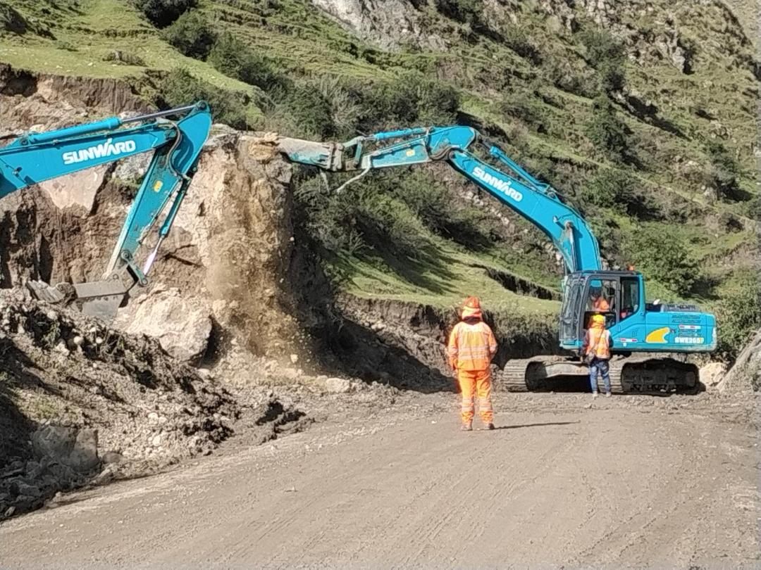 挑战世界第二高山脉！装备助力秘鲁安第斯国家公路项目建设