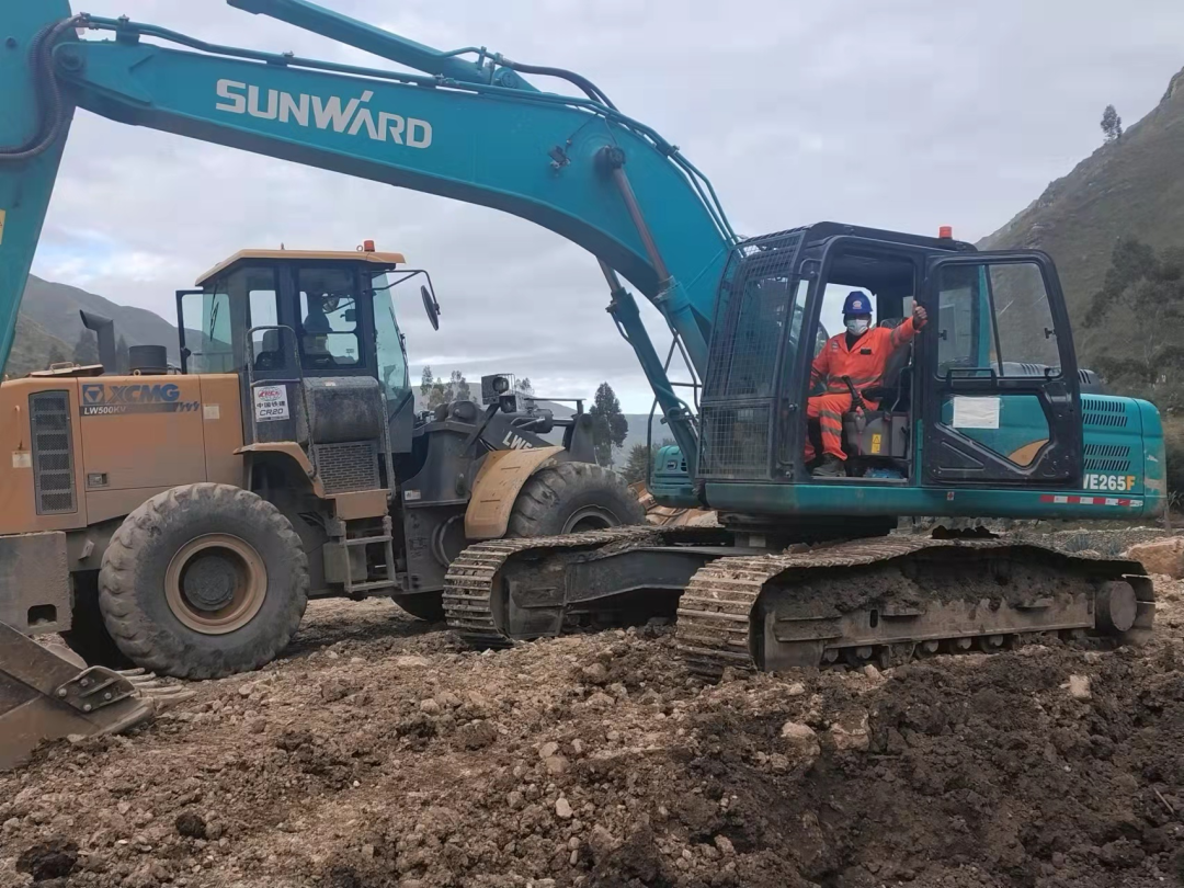 挑战世界第二高山脉！装备助力秘鲁安第斯国家公路项目建设