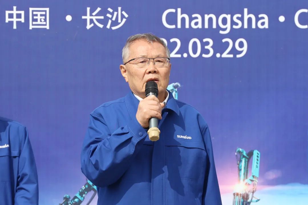 征战全球市场！凿岩设备批量发货