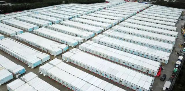 冲锋一线显担当！挖掘机助力长沙方舱医院建设