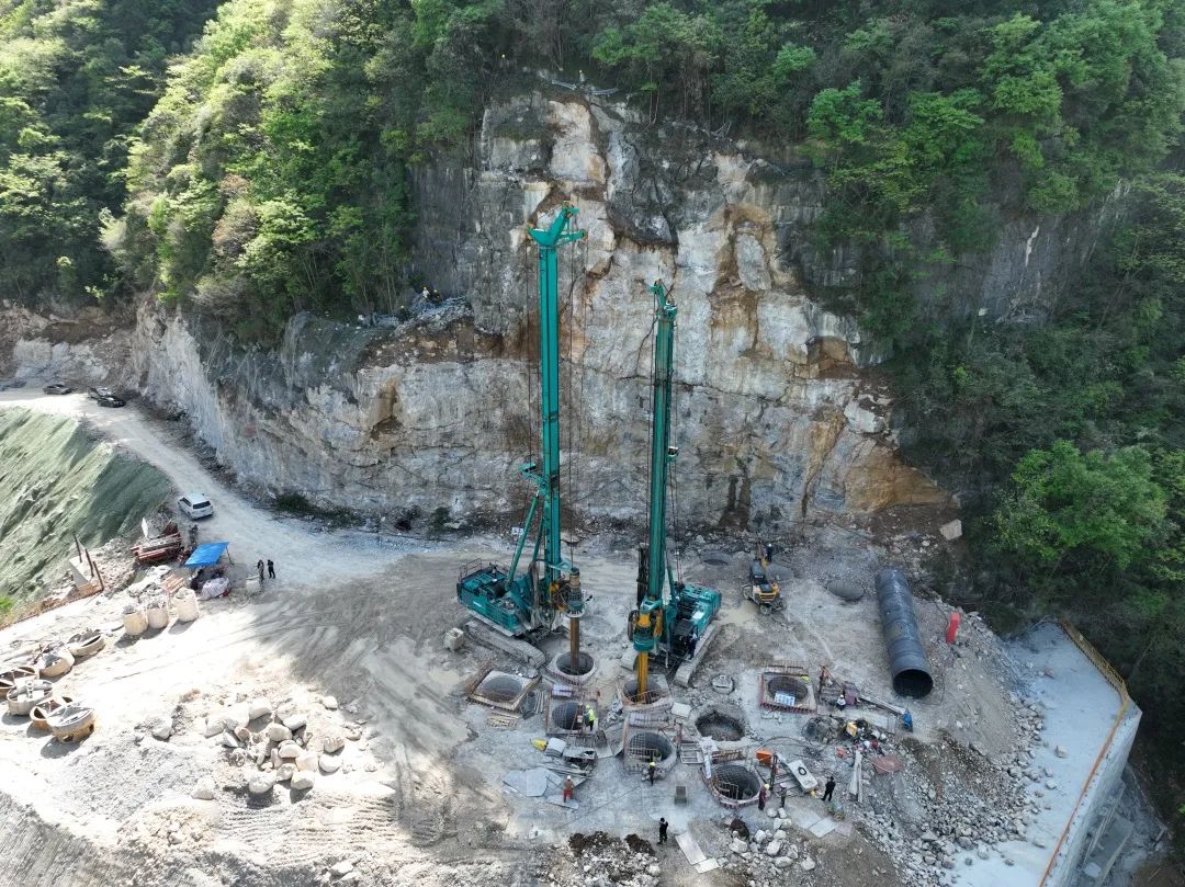 展现施工“奇效”！旋挖钻机强势助力炉慈高速公路建设