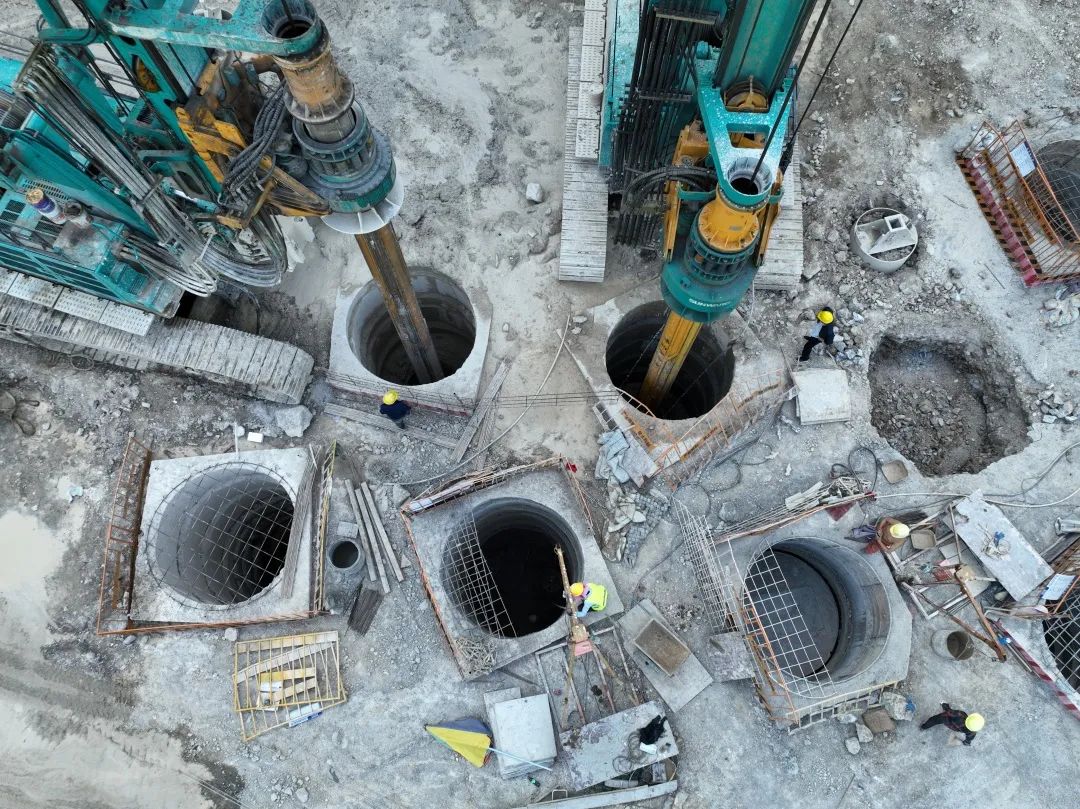 展现施工“奇效”！旋挖钻机强势助力炉慈高速公路建设