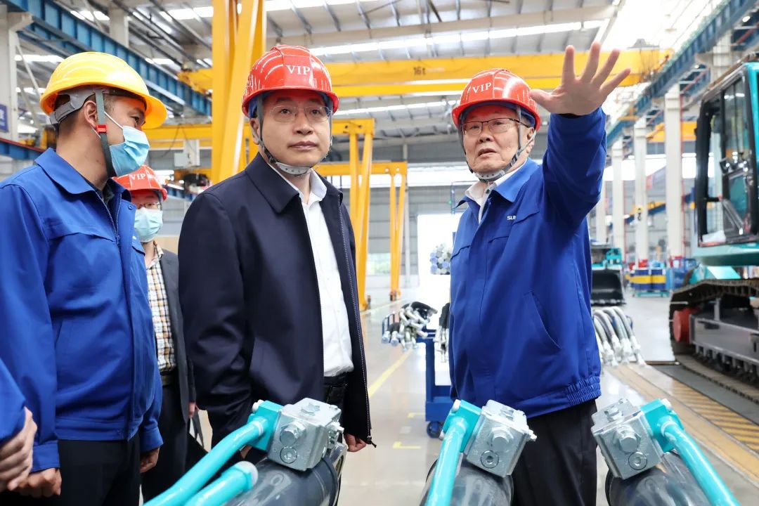 中铁二十局党委书记、董事长雷位冰带队拜访