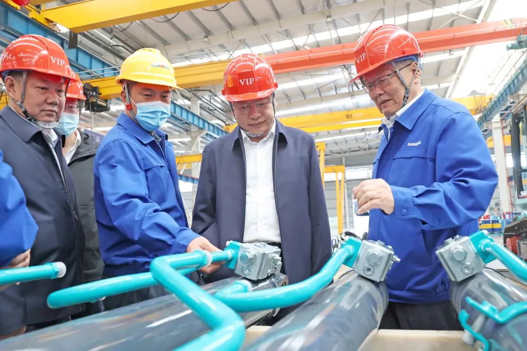 中铁二十局党委书记、董事长雷位冰带队拜访