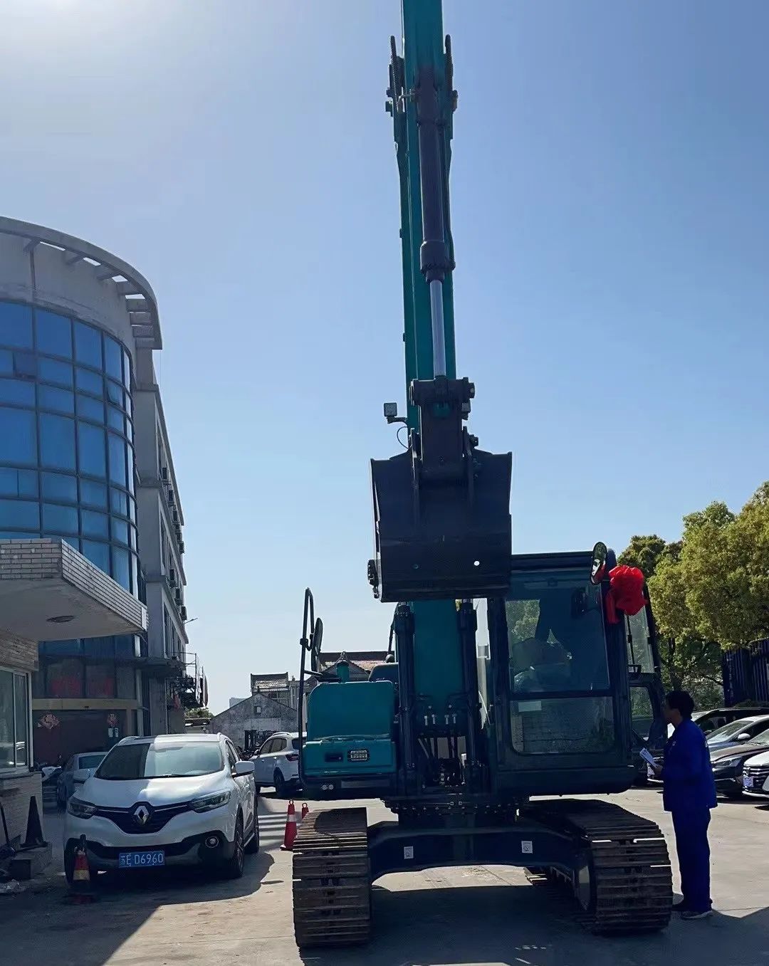 防疫、交机两手抓！挖掘机顺利交付获好评