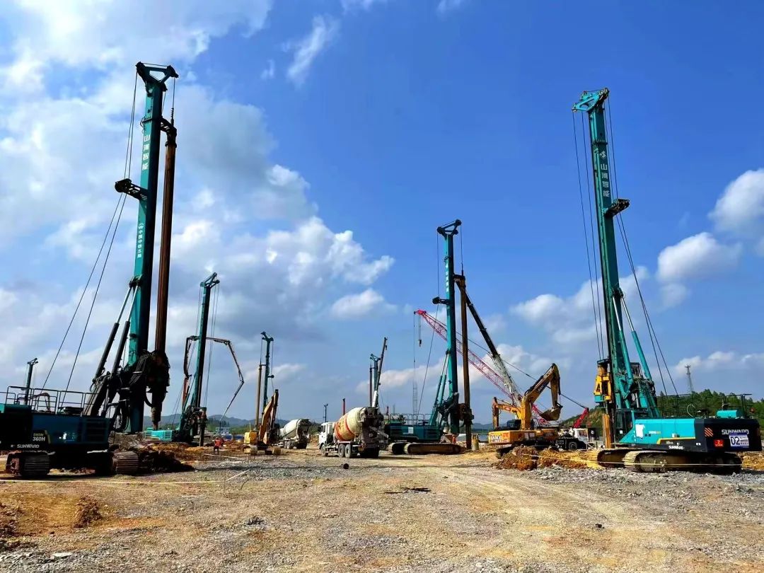 打桩“神器”再露锋芒！旋挖钻机助力贵阳贵安新区负极材料项目加速建设