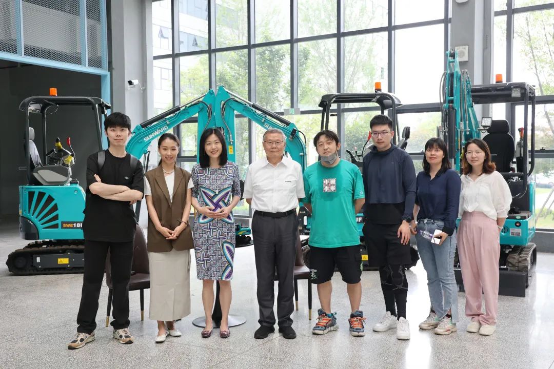 CGTN探厂！专访董事长、首席专家何清华花絮来了