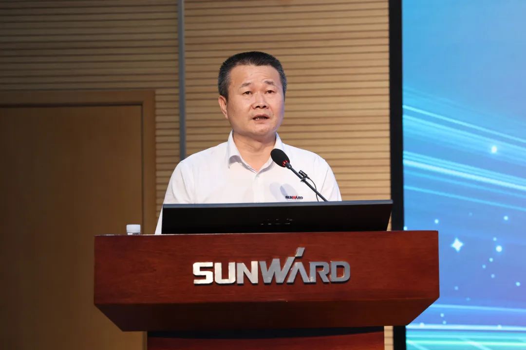 凝心聚力奋力拼搏，向高质量发展交出精彩答卷！召开全体干部大会