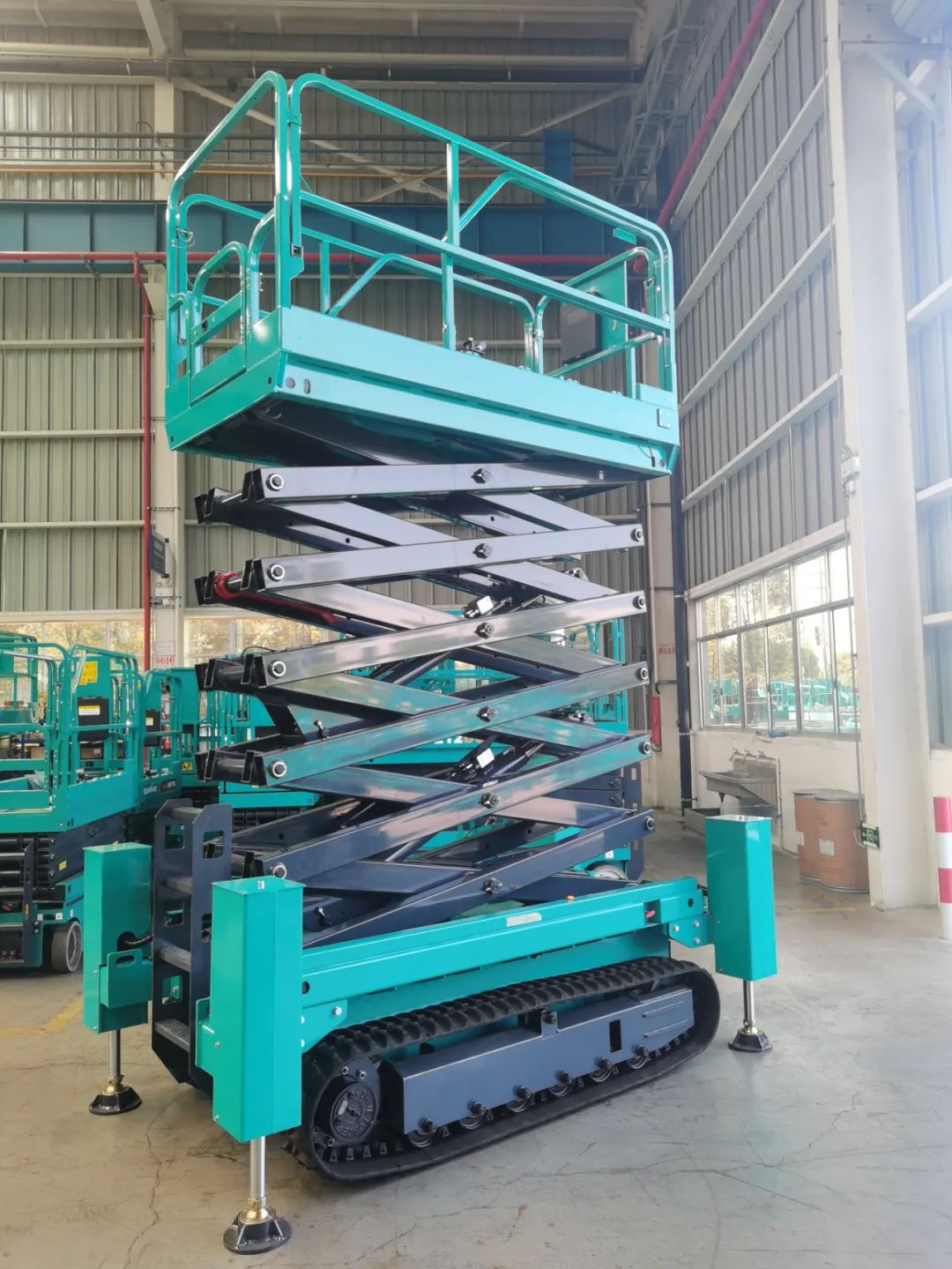 加速电动化产品布局，第一款履带剪叉式高空作业平台来了！