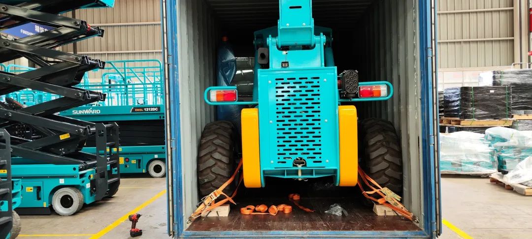 单笔采购金额千万元！伸缩臂叉装车批量出口