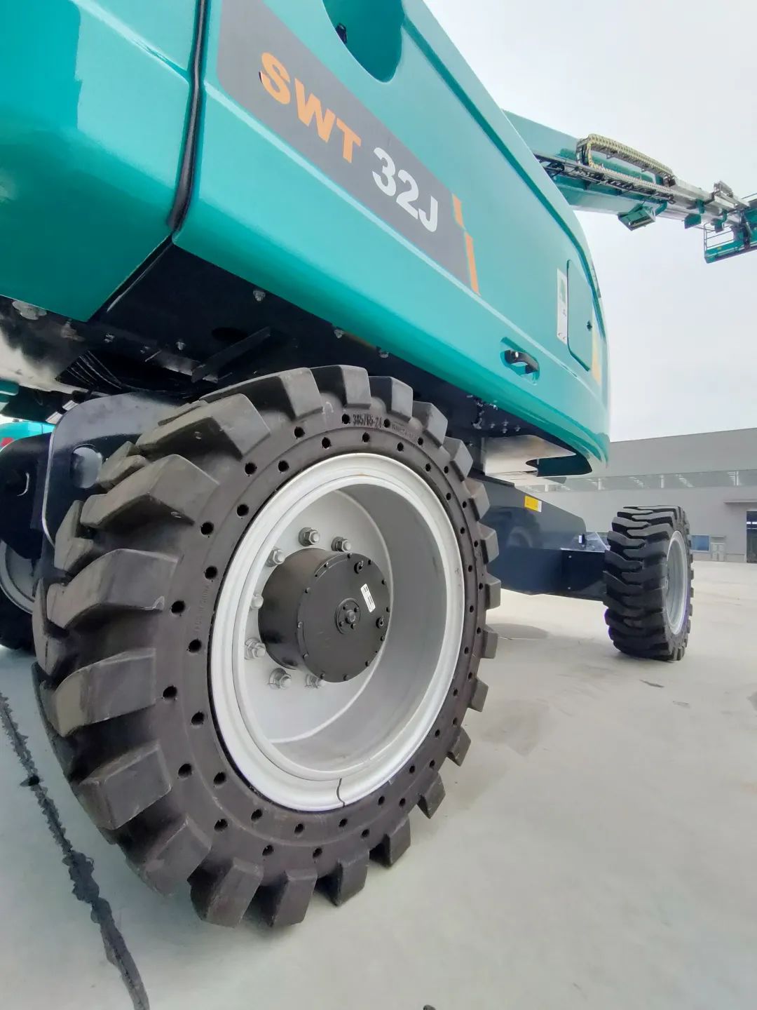 无需扩桥！国四款32米直臂式高空作业平台成功下线