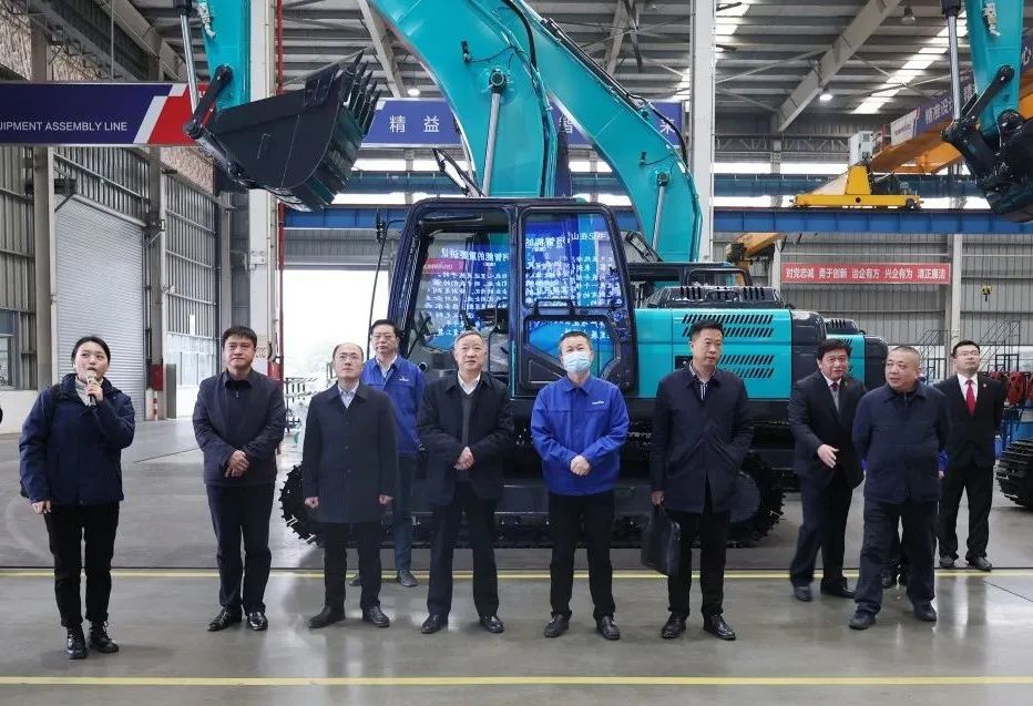 省高院副院长郭正怀调研