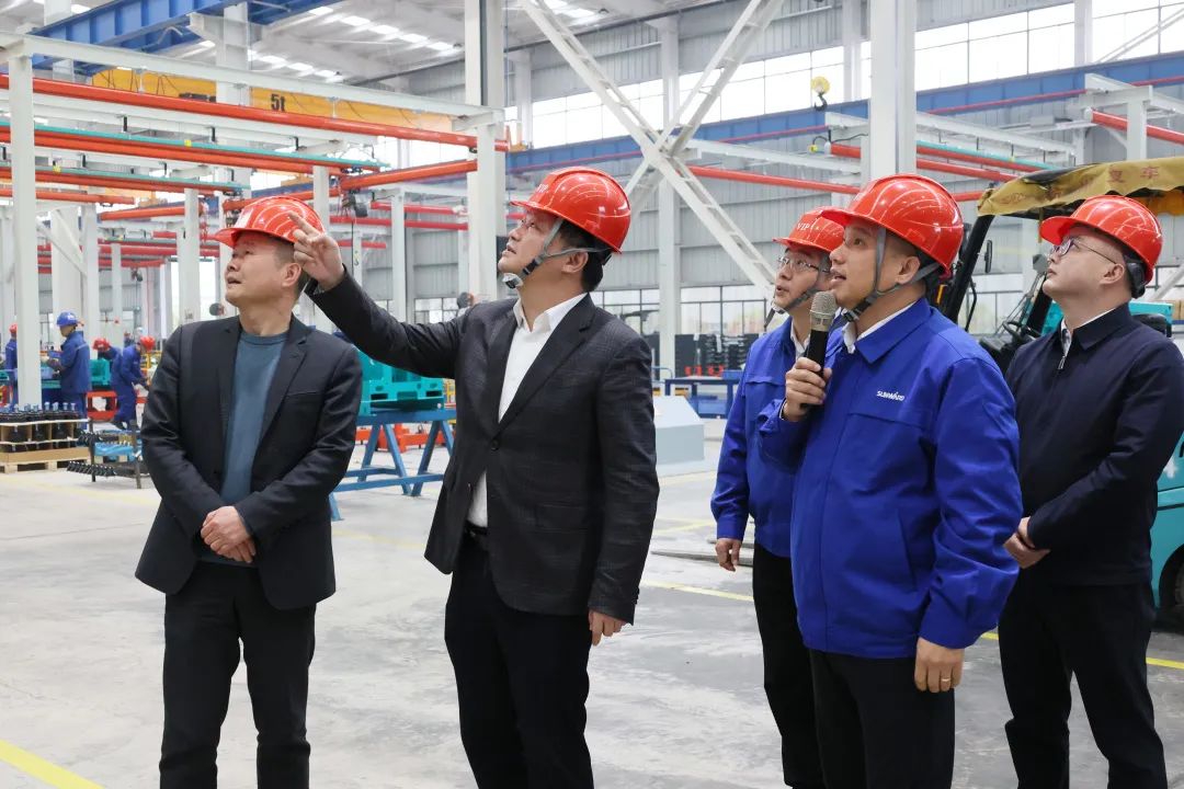 付旭明慰问市三八红旗手并督导安全生产工作