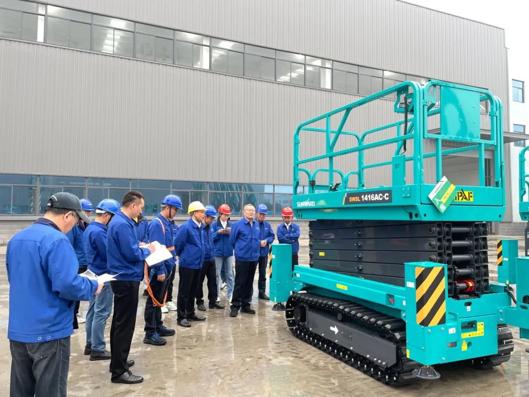 出厂即“出道”！首款履带剪叉式高空作业平台批量上市