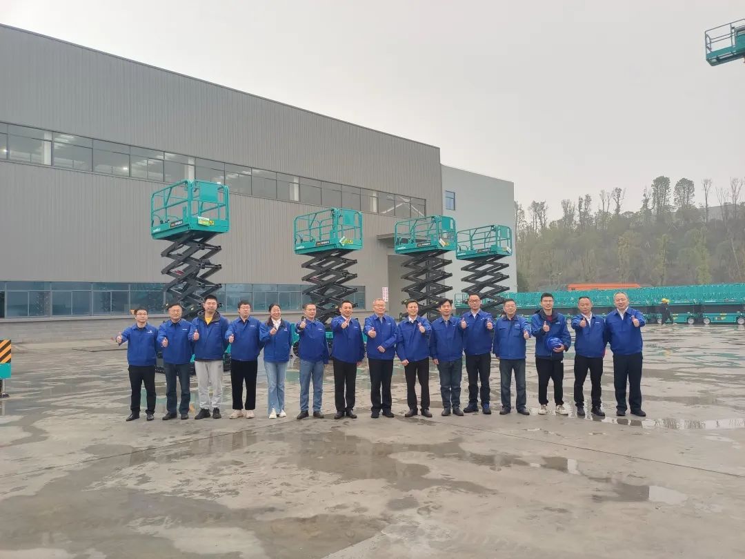 出厂即“出道”！首款履带剪叉式高空作业平台批量上市