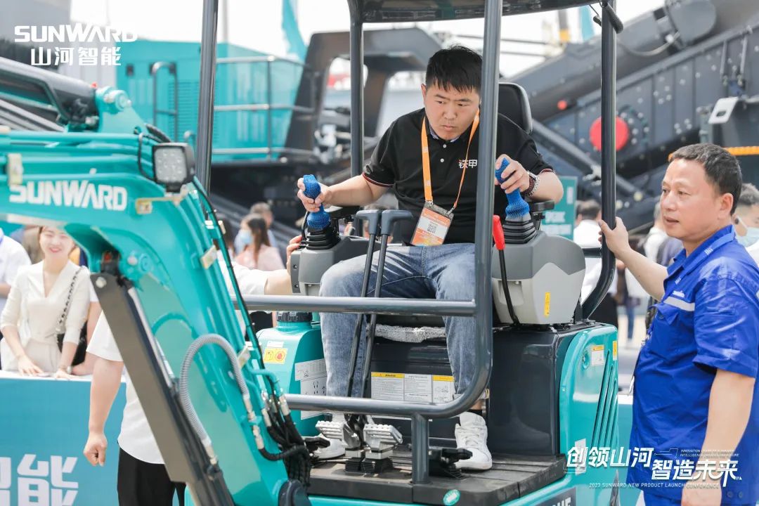 精品出击、互动不断！F系列挖掘机闪耀长沙展