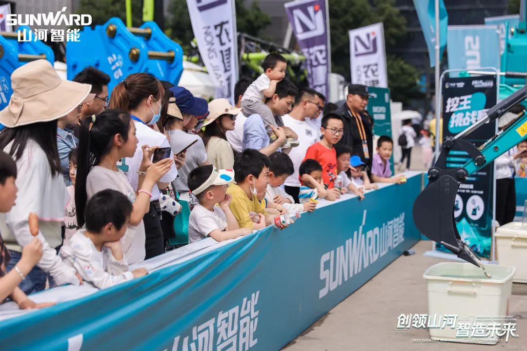 精品出击、互动不断！F系列挖掘机闪耀长沙展