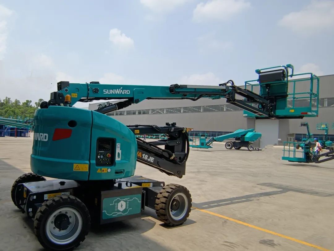 新能源家族再添“新丁”！三款电动臂式高空作业平台齐下线