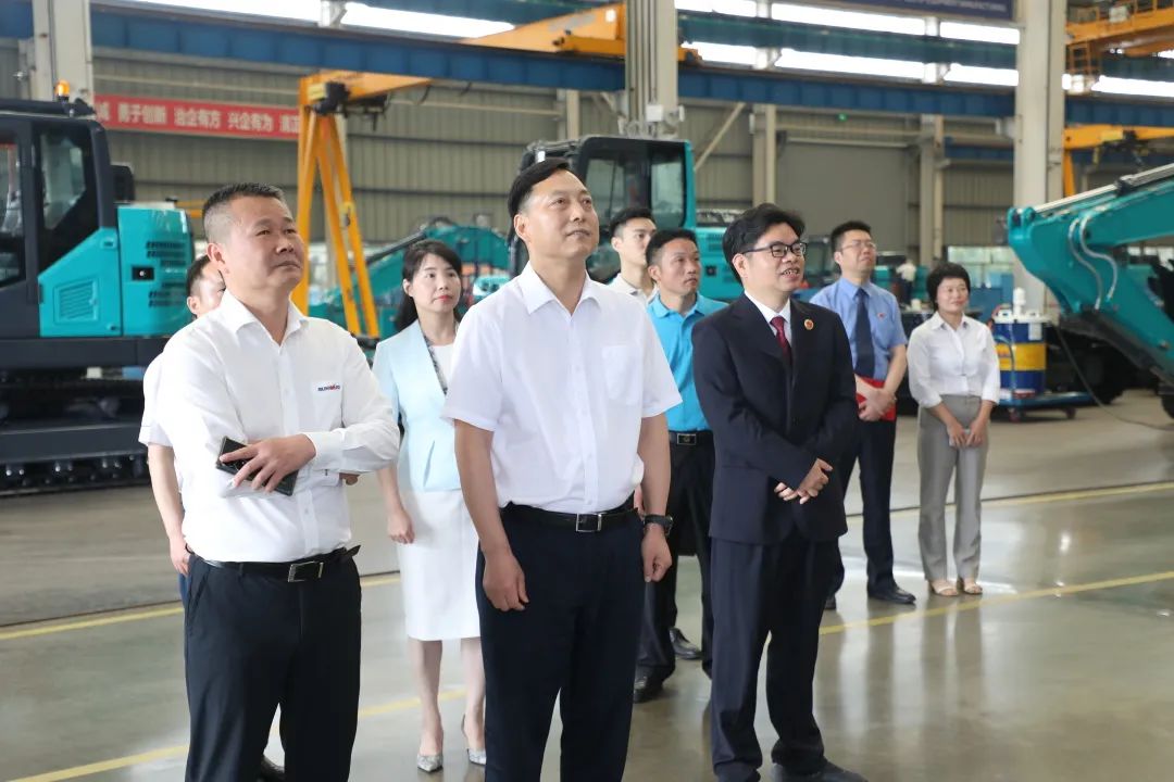 长沙市人民检察院党组书记、检察长余湘文调研