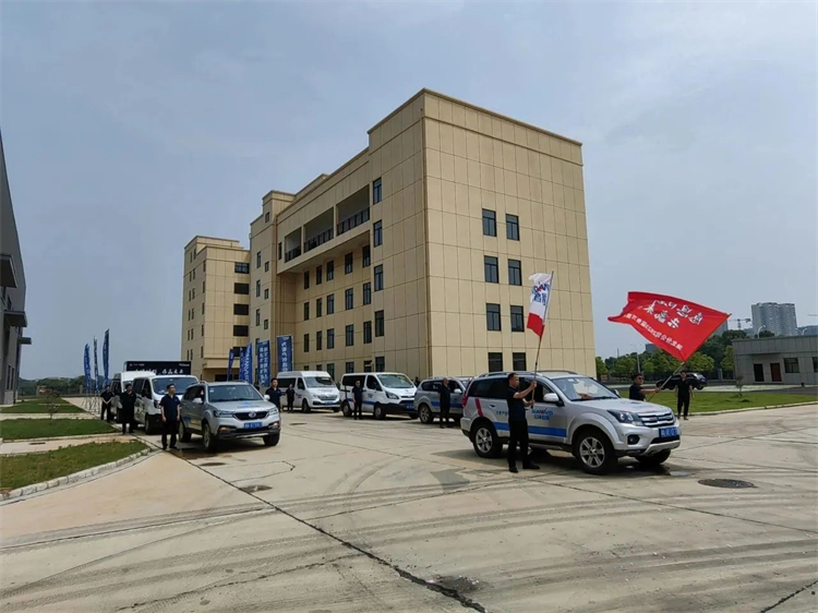 热情似火，服务加码！基础装备服务万里行为您保驾护航