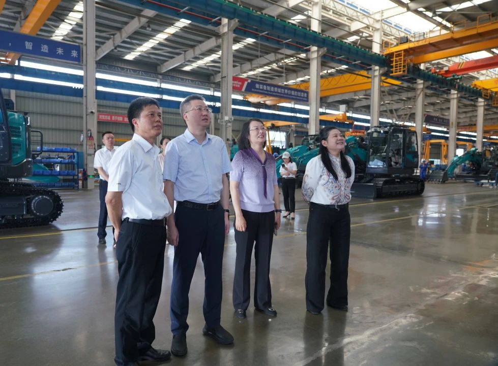 长沙市人民政府副市长、市工商联主席康镇麟调研