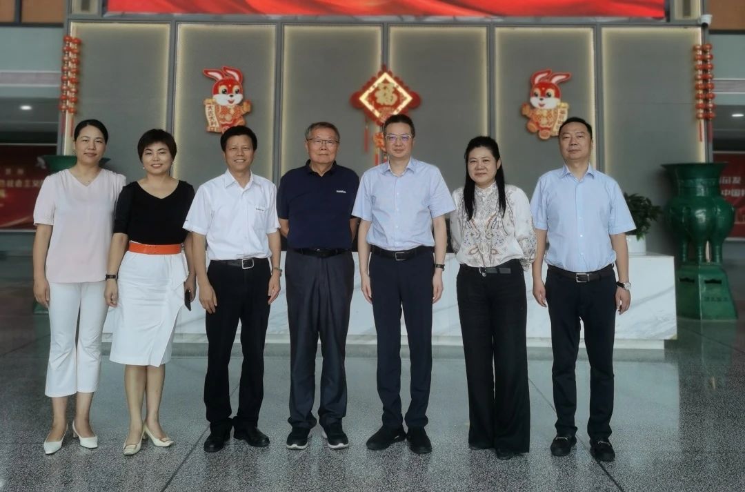 长沙市人民政府副市长、市工商联主席康镇麟调研