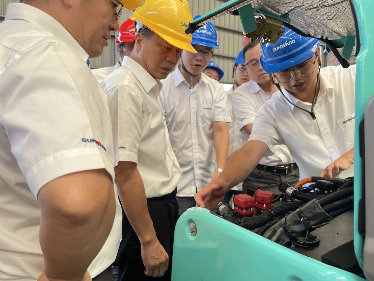 小身材，大能量！最小纯电动液压挖掘机成功下线