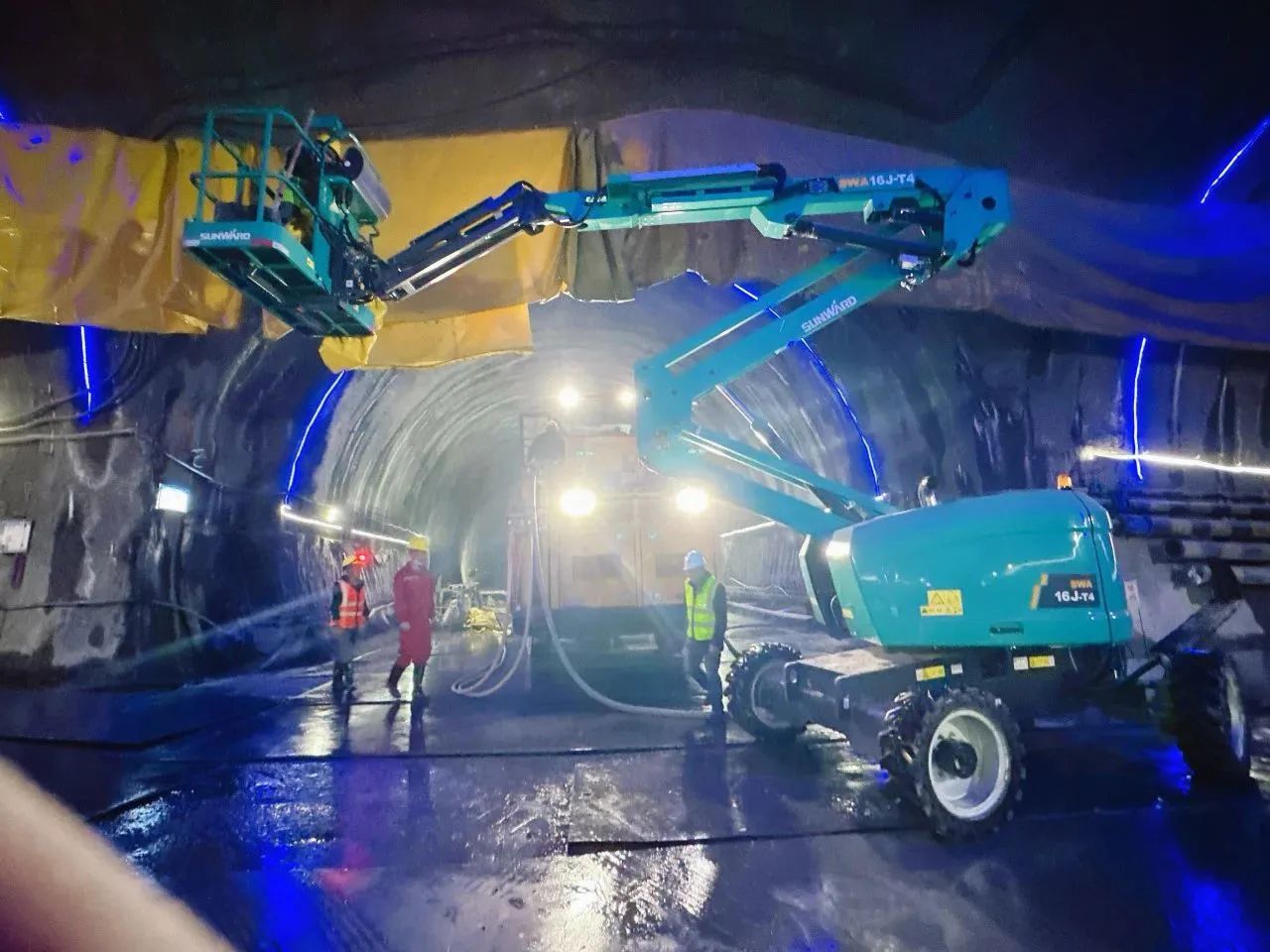 不惧高海拔挑战！高空机械实力助建川藏铁路