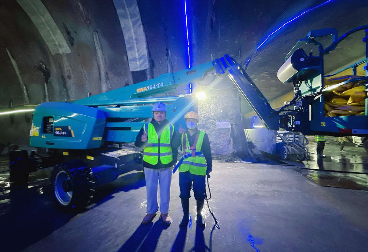 不惧高海拔挑战！高空机械实力助建川藏铁路