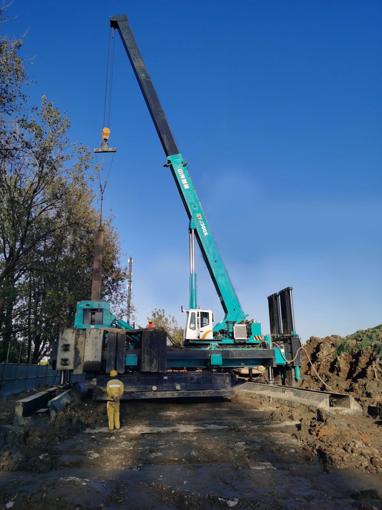 “山河绿”闪耀西子湖畔！ZYJ300X斜桩压桩机强势来袭